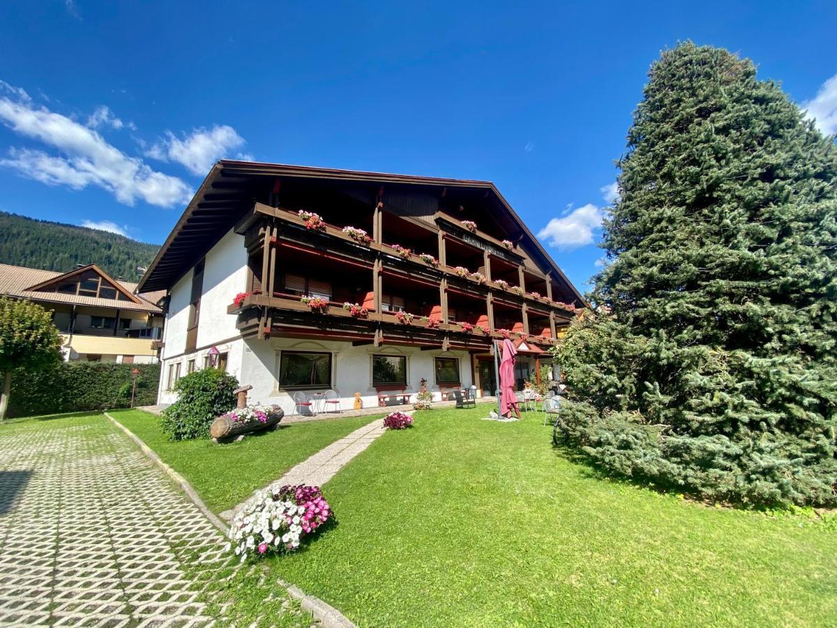 Hotel Garni Living San Candido Eksteriør billede